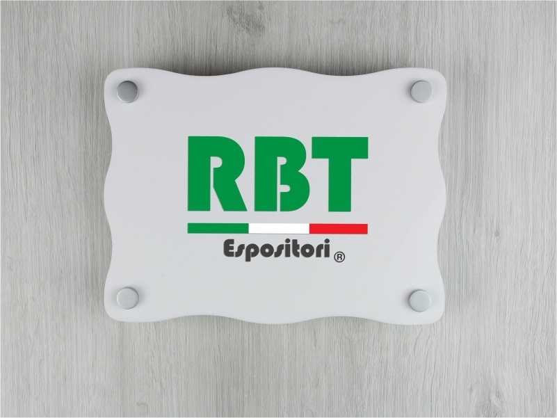 targa plexiglass bianco con lati ondulati personalizzata